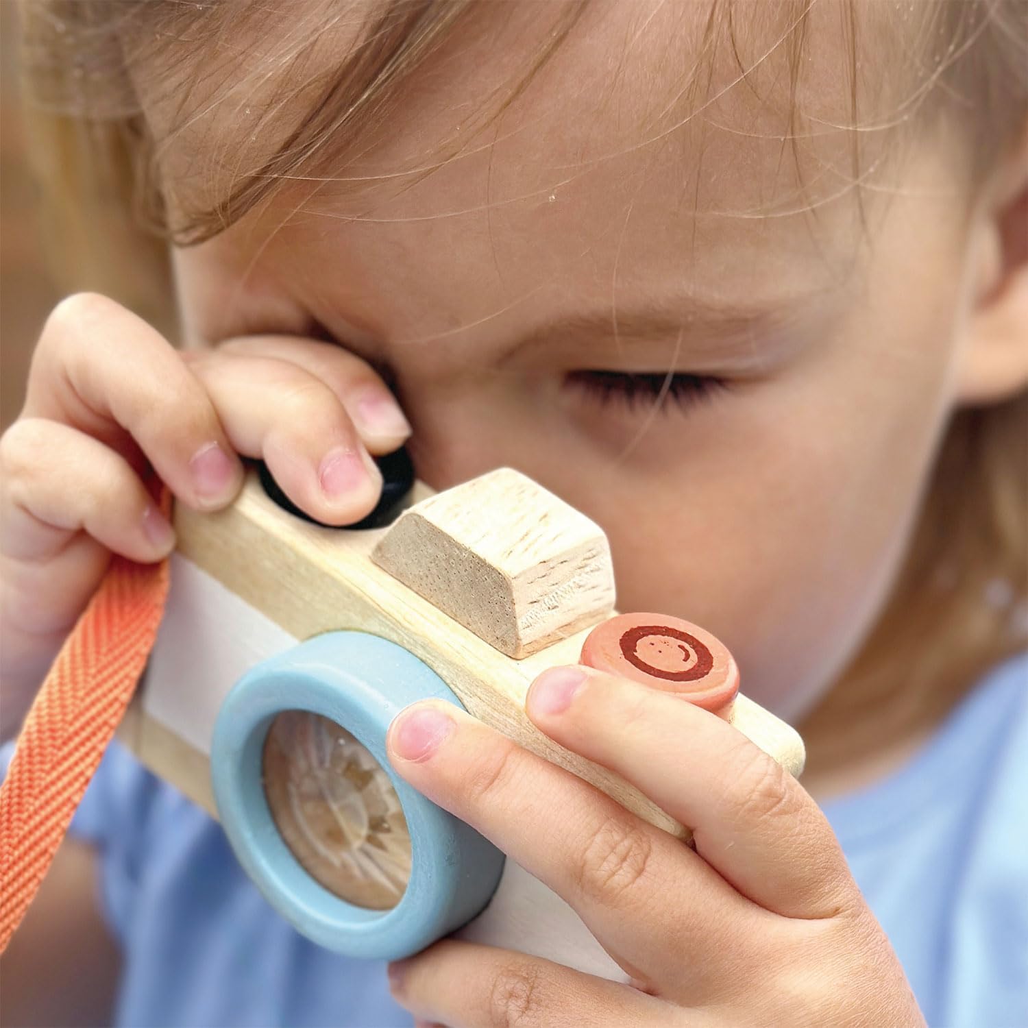 Mentari Toys - Camera - Wooden Pretend Camera Toy for Toddlers with Kaleidoscope Lens - Early-Learning Camera for Sense Stimulation and Motor Skills - Portable Toy for Imaginative Play - Age 2+