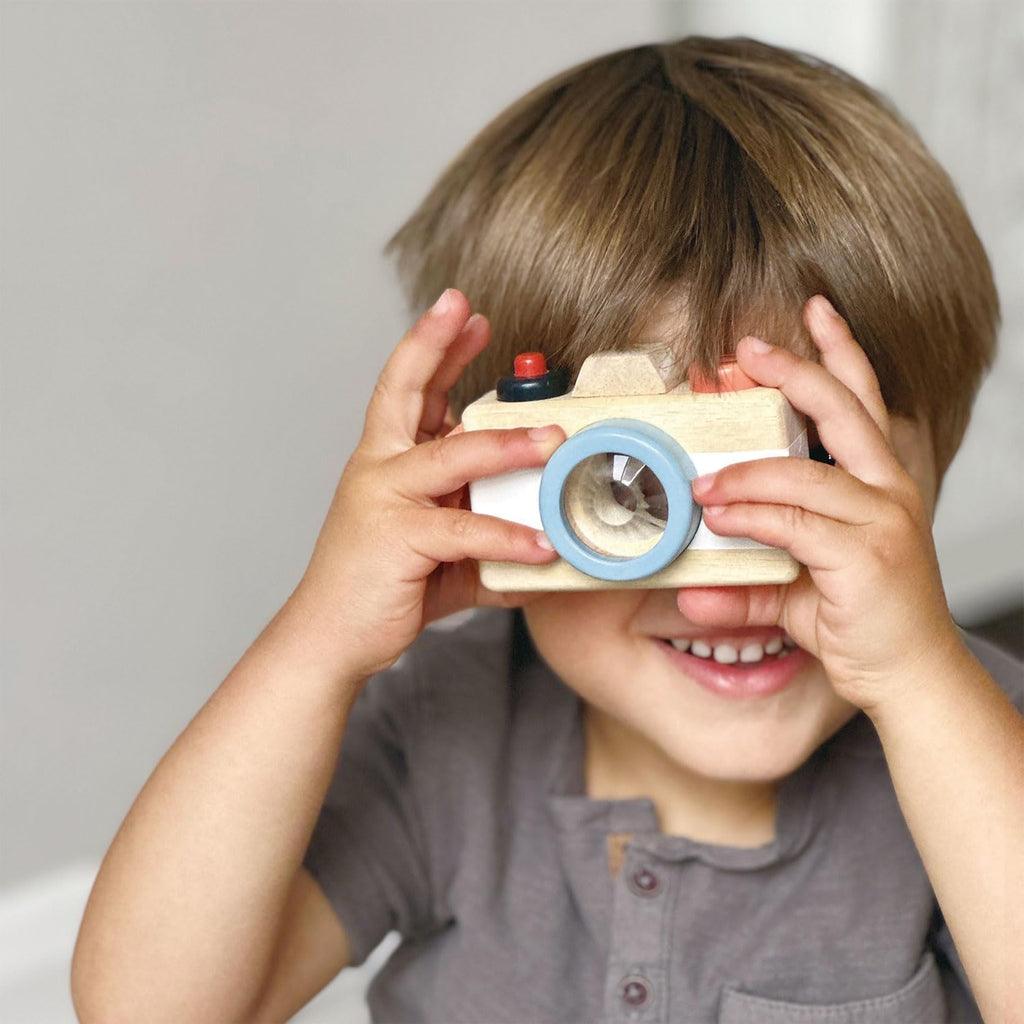 Mentari Toys - Camera - Wooden Pretend Camera Toy for Toddlers with Kaleidoscope Lens - Early-Learning Camera for Sense Stimulation and Motor Skills - Portable Toy for Imaginative Play - Age 2+